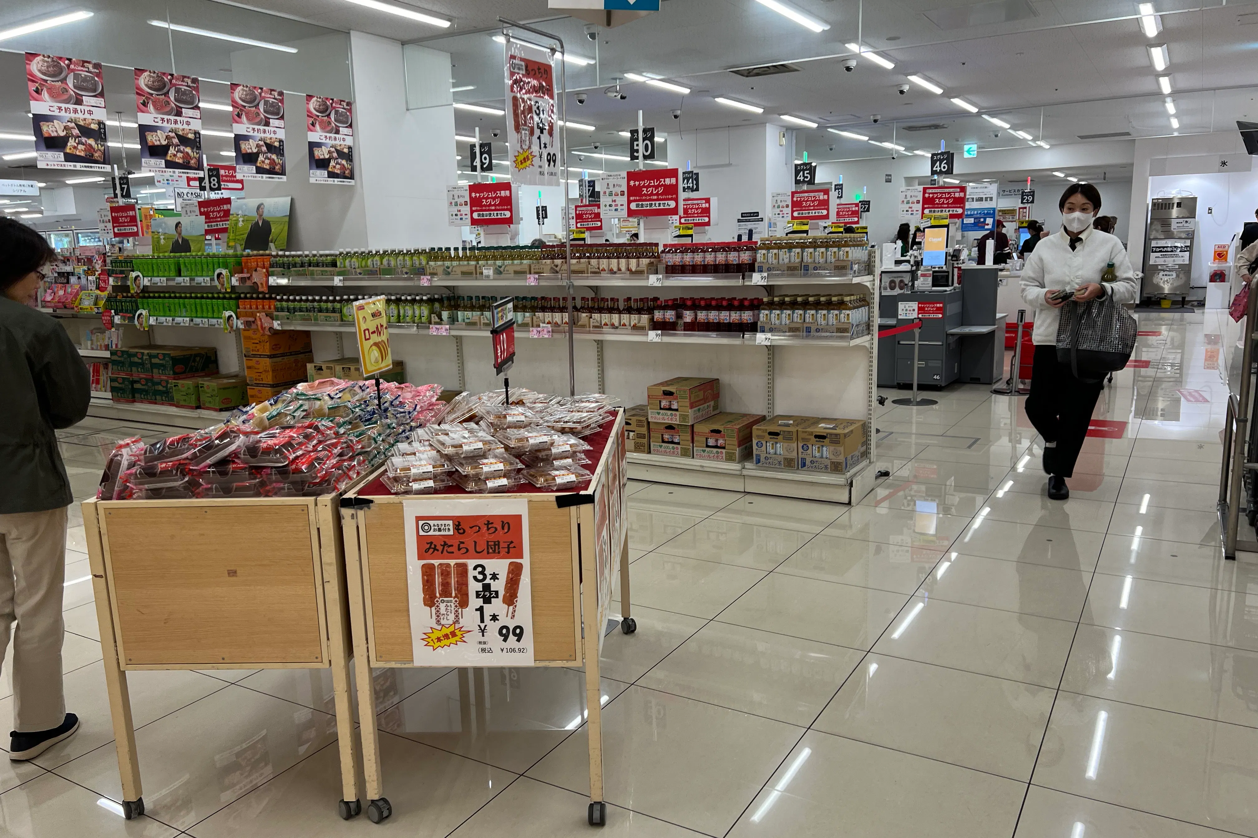 【西友 錦糸町店】B1F下りエスカレーター前 プロモーション用途や物販、食物販のポップアップストアに最適なスーパー店内催事イベントスペース
