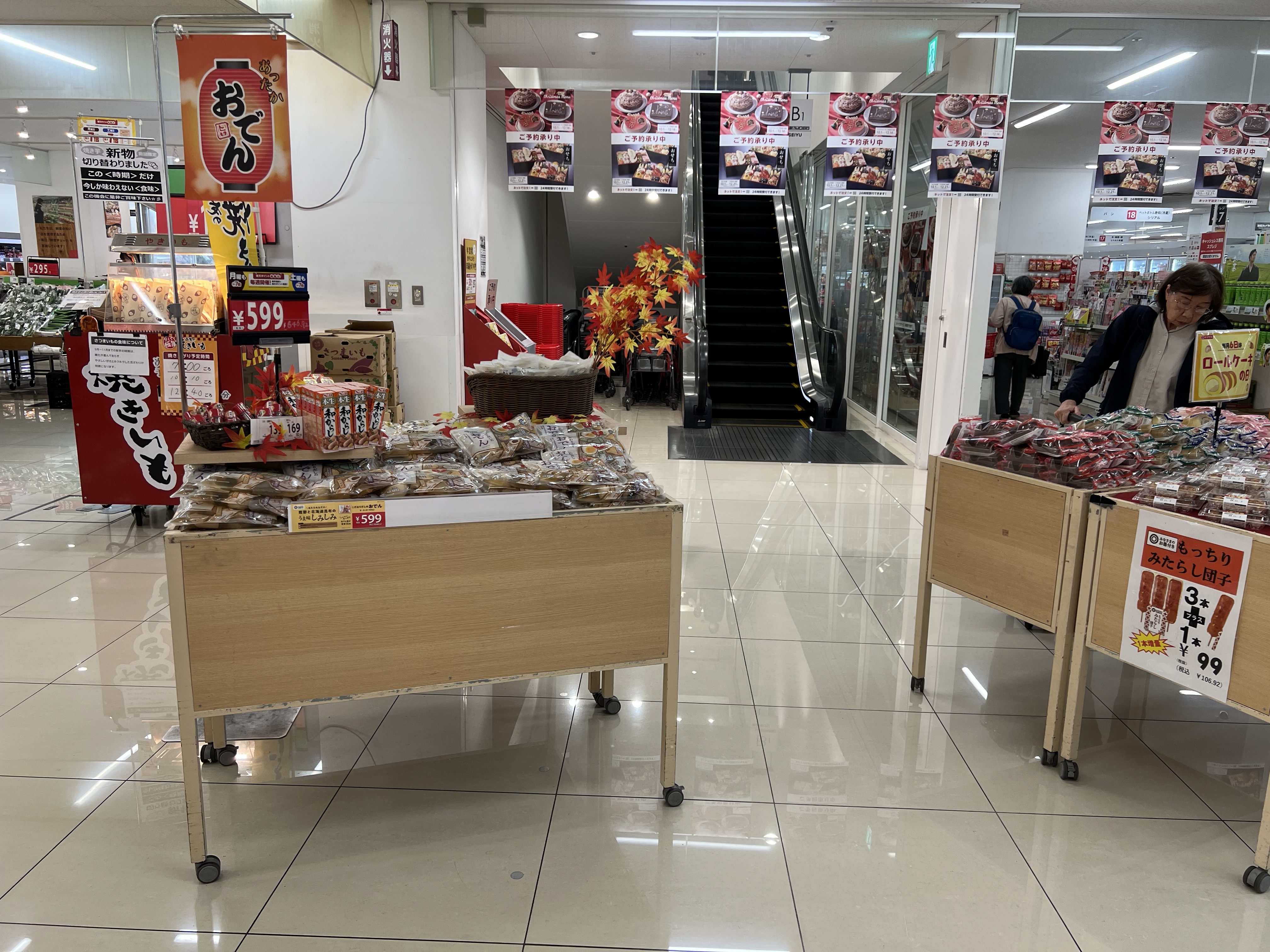 【西友　錦糸町店】B1F下りエスカレーター前　プロモーション用途や物販、食物販のポップアップストアに最適なスーパー店内催事イベントスペース