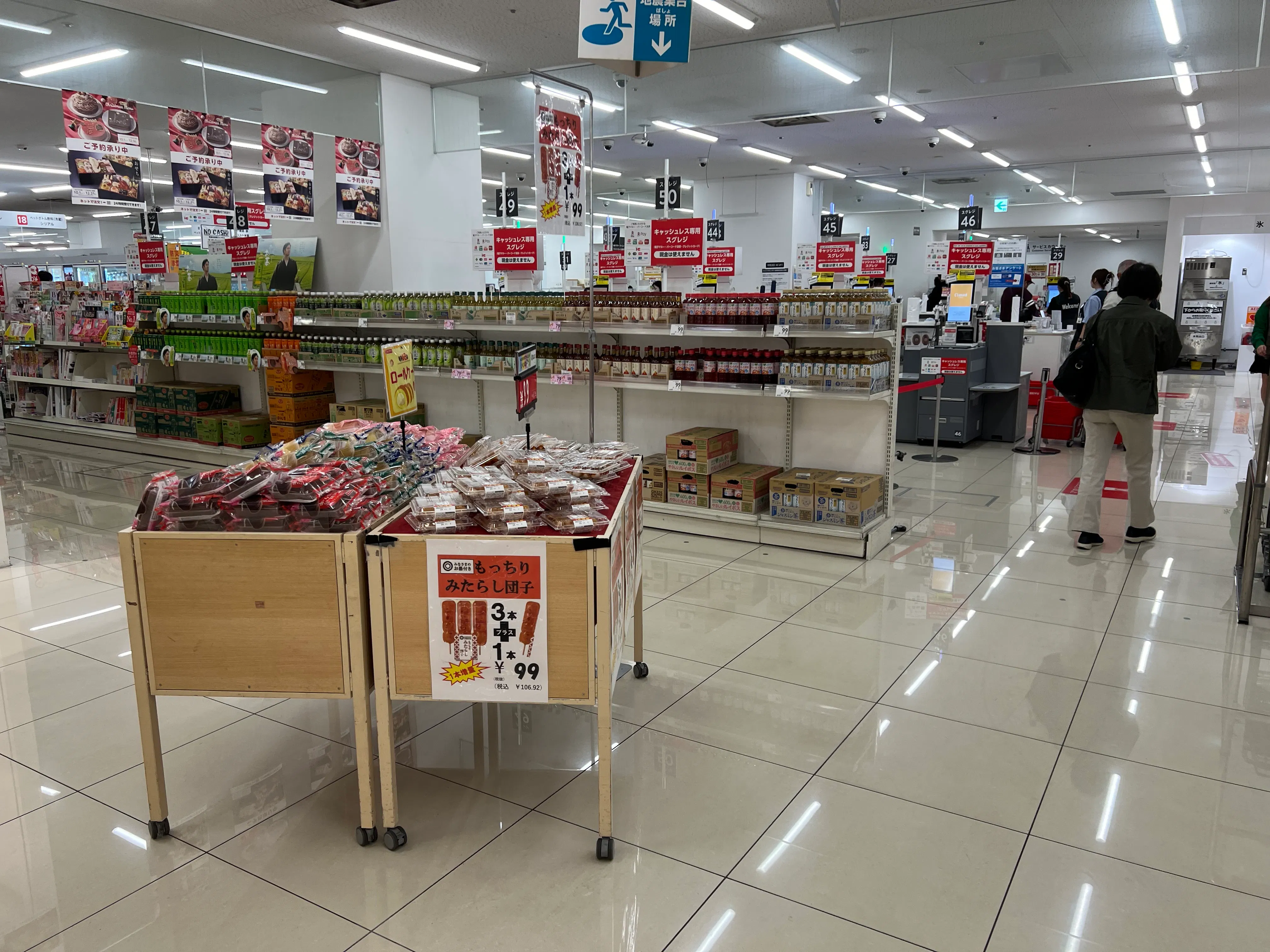 【西友　錦糸町店】B1F下りエスカレーター前　プロモーション用途や物販、食物販のポップアップストアに最適なスーパー店内催事イベントスペース