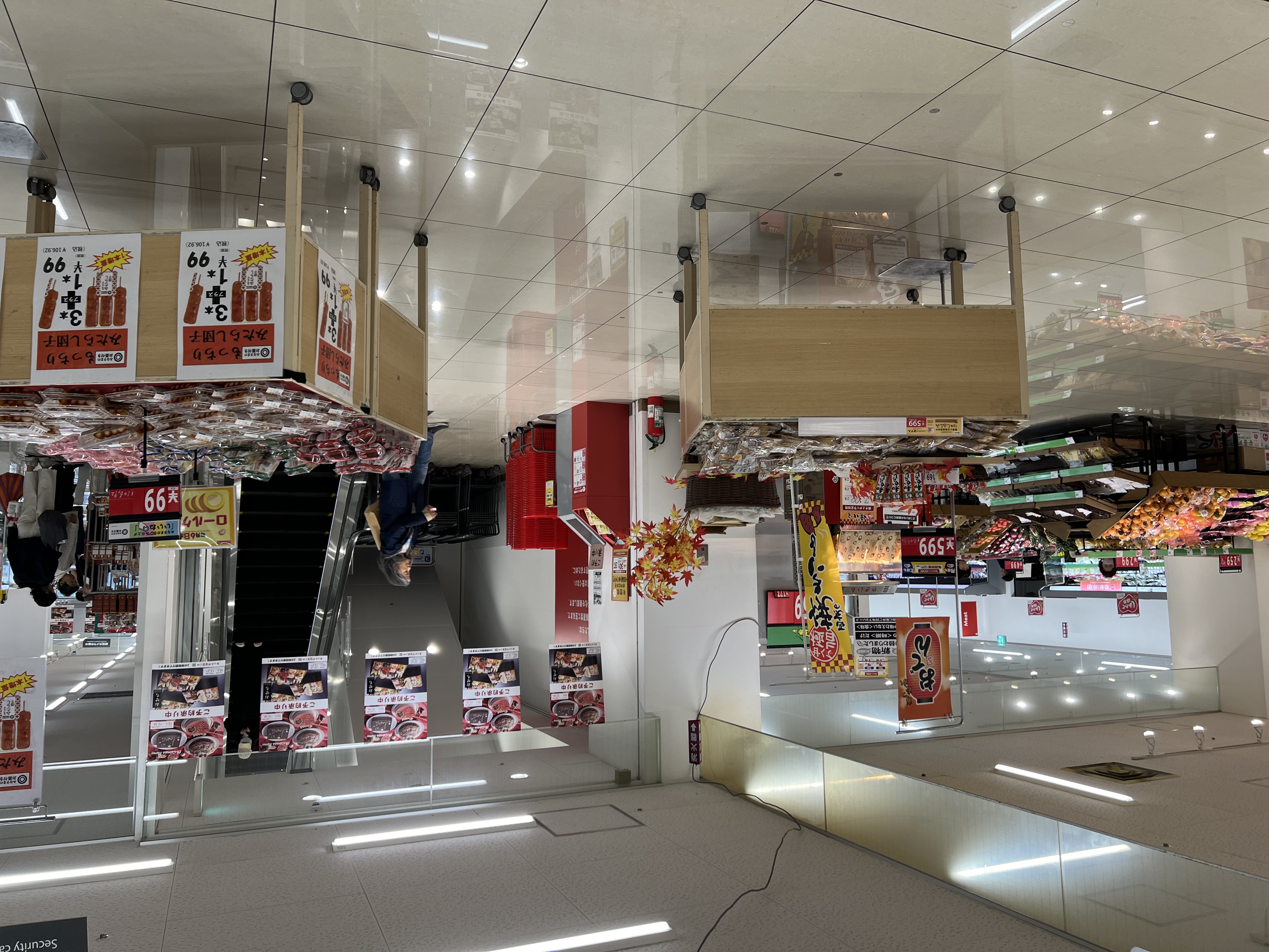 【西友　錦糸町店】B1F下りエスカレーター前　プロモーション用途や物販、食物販のポップアップストアに最適なスーパー店内催事イベントスペース