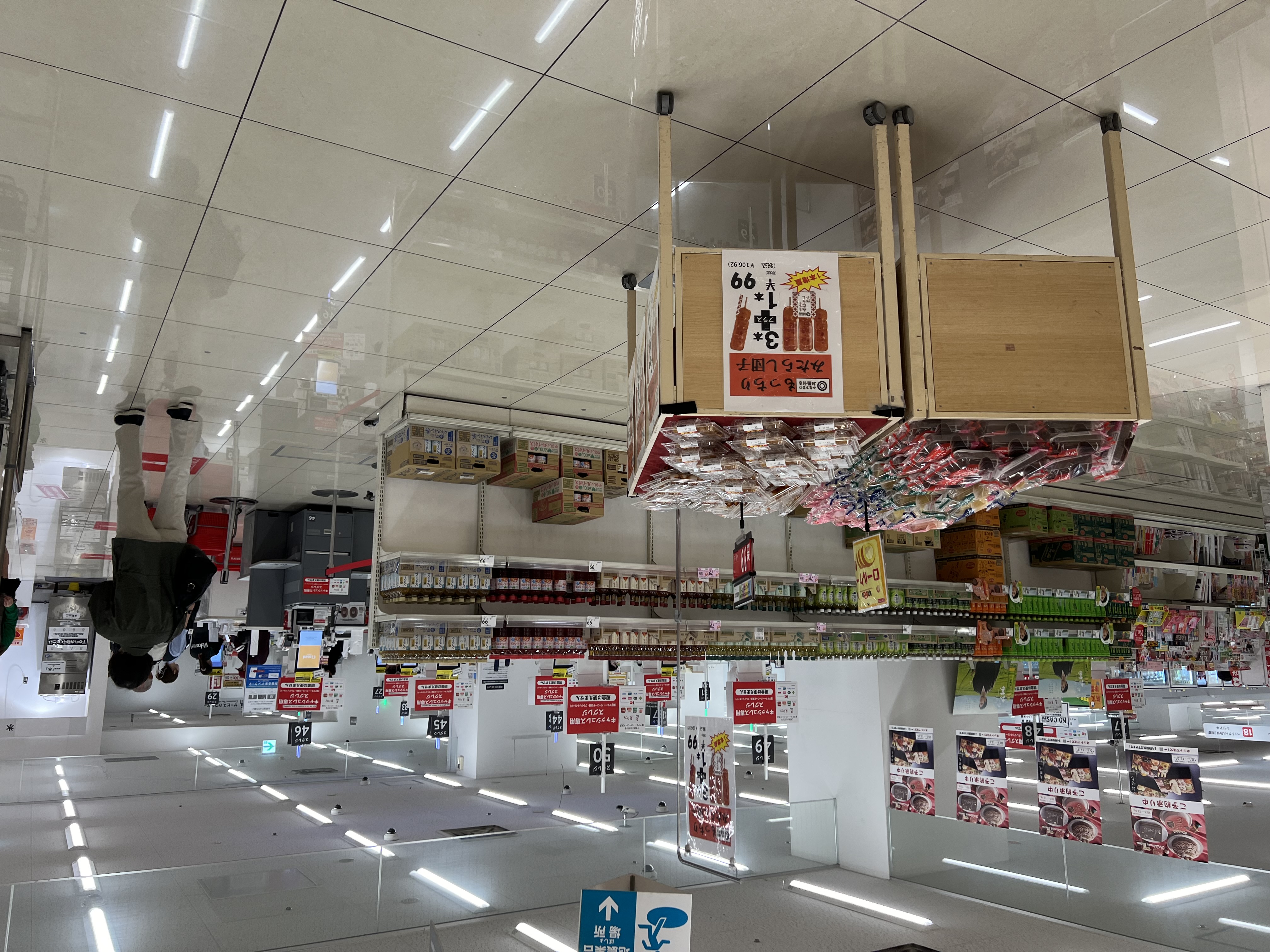 【西友　錦糸町店】B1F下りエスカレーター前　プロモーション用途や物販、食物販のポップアップストアに最適なスーパー店内催事イベントスペース