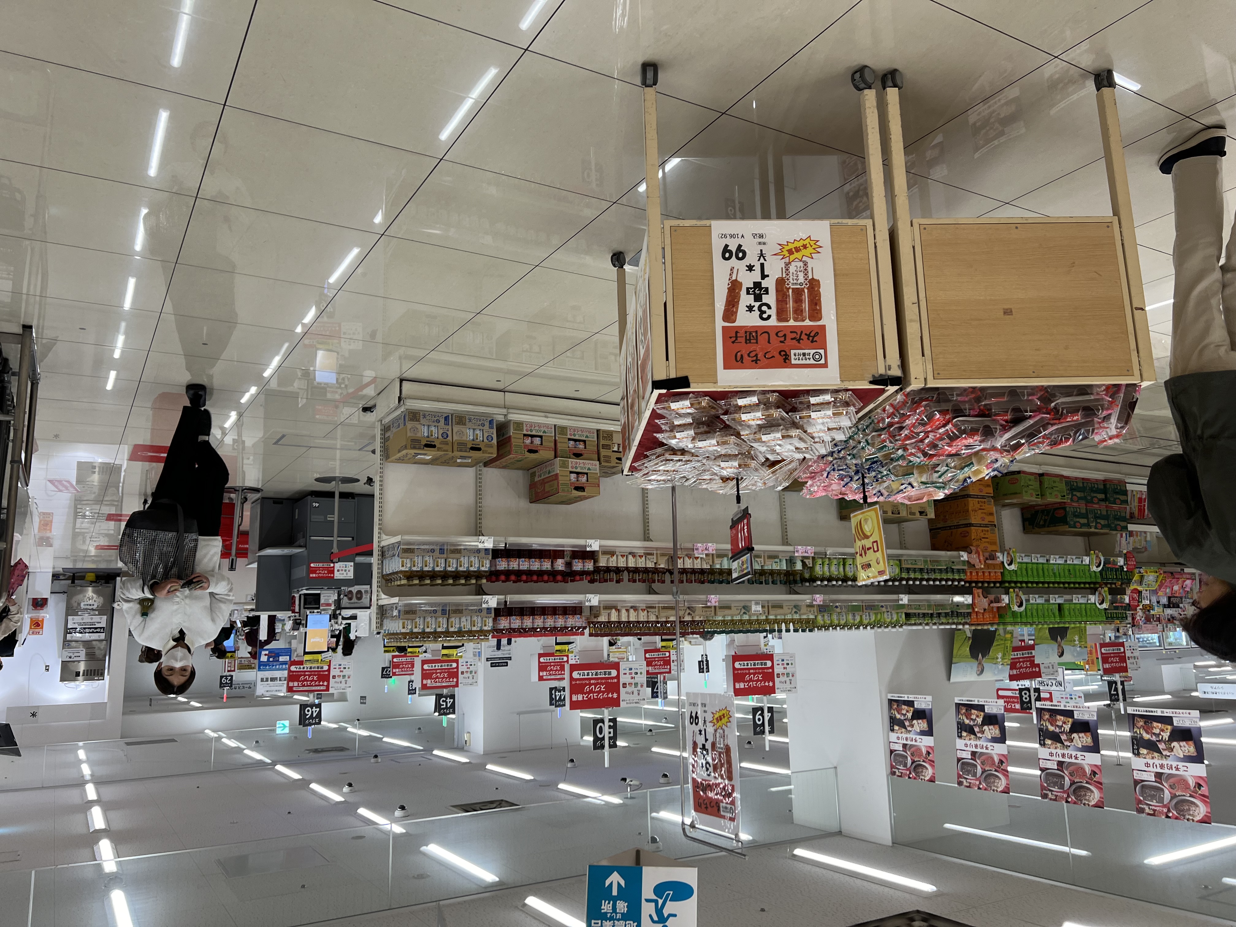 【西友　錦糸町店】B1F下りエスカレーター前　プロモーション用途や物販、食物販のポップアップストアに最適なスーパー店内催事イベントスペース