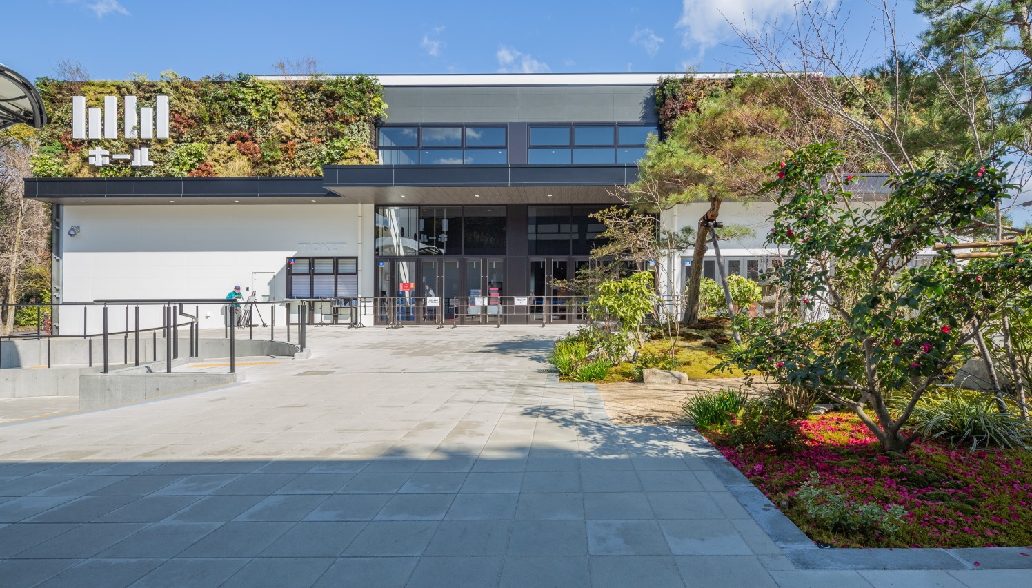 TTホールからみた中庭