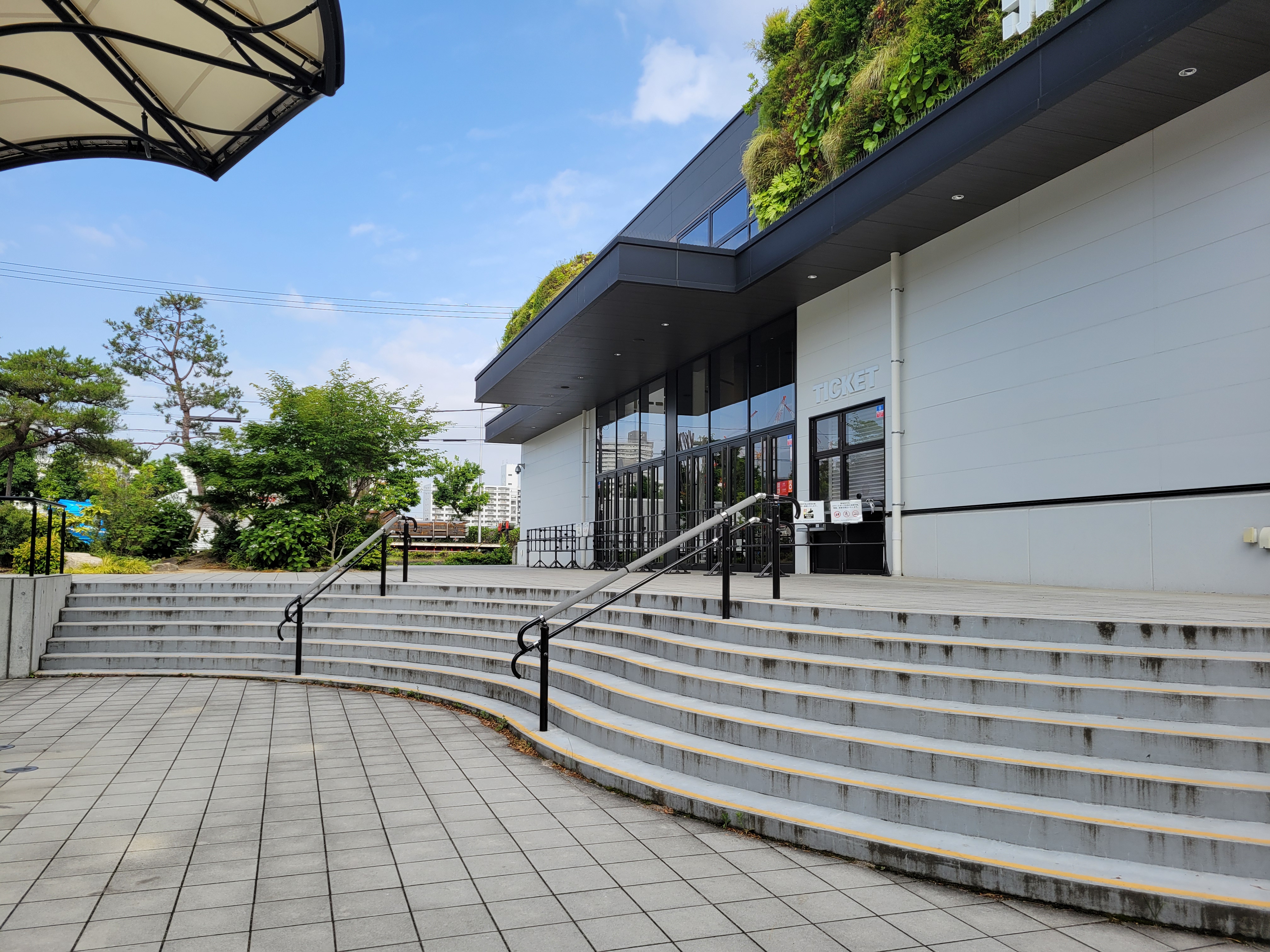 中庭には一部階段部分があります。その①