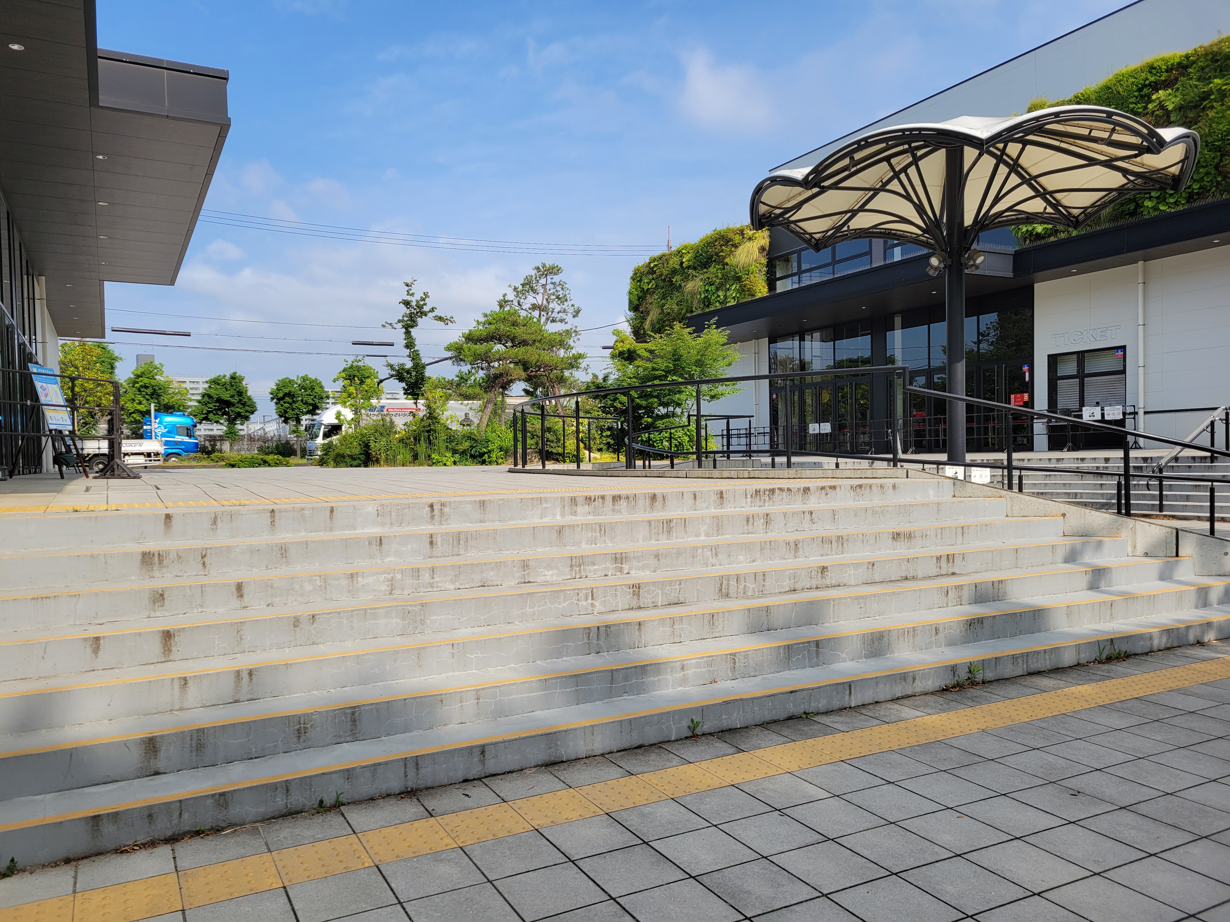 中庭には一部階段部分があります。その③