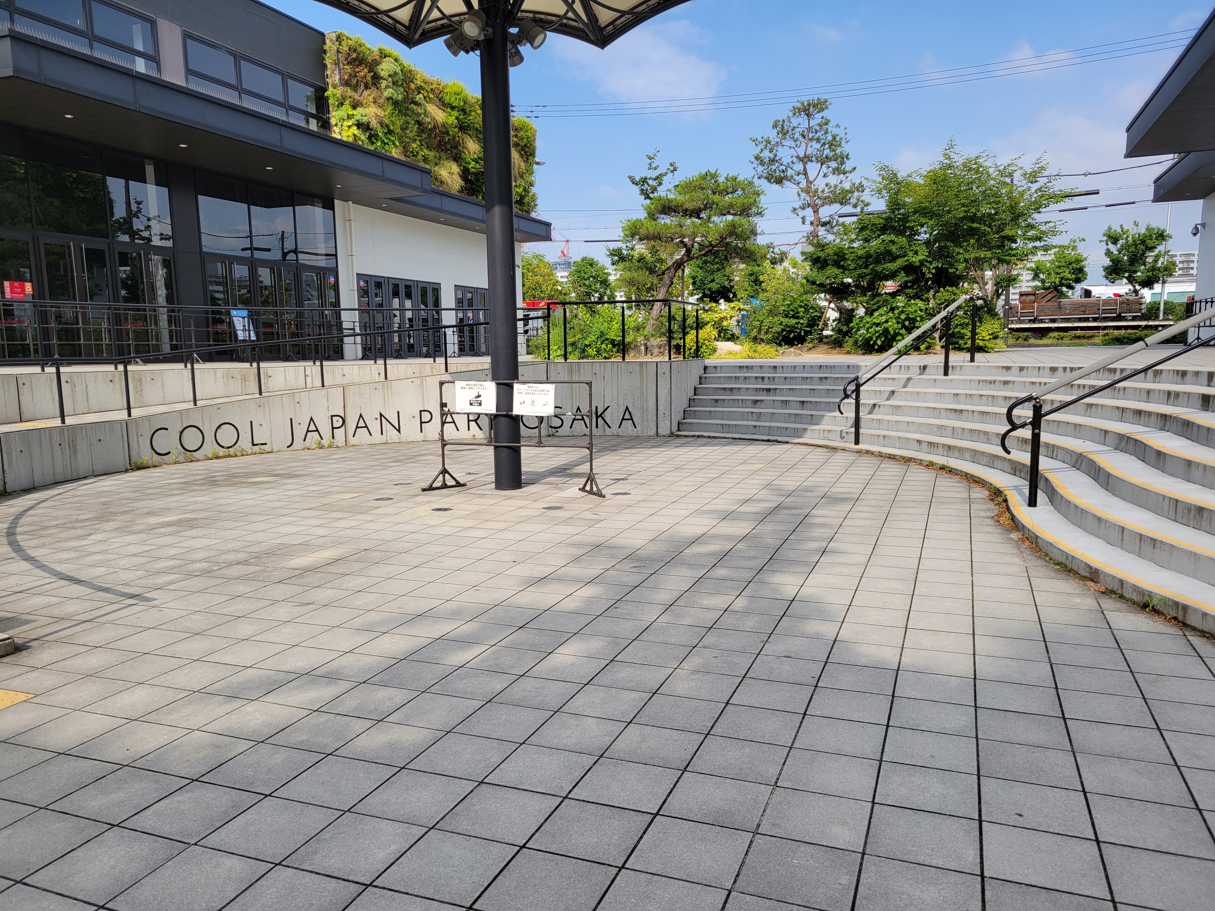 キッチンカーだけでなく、ワークショップや大道芸を披露したりと幅広く使えます。