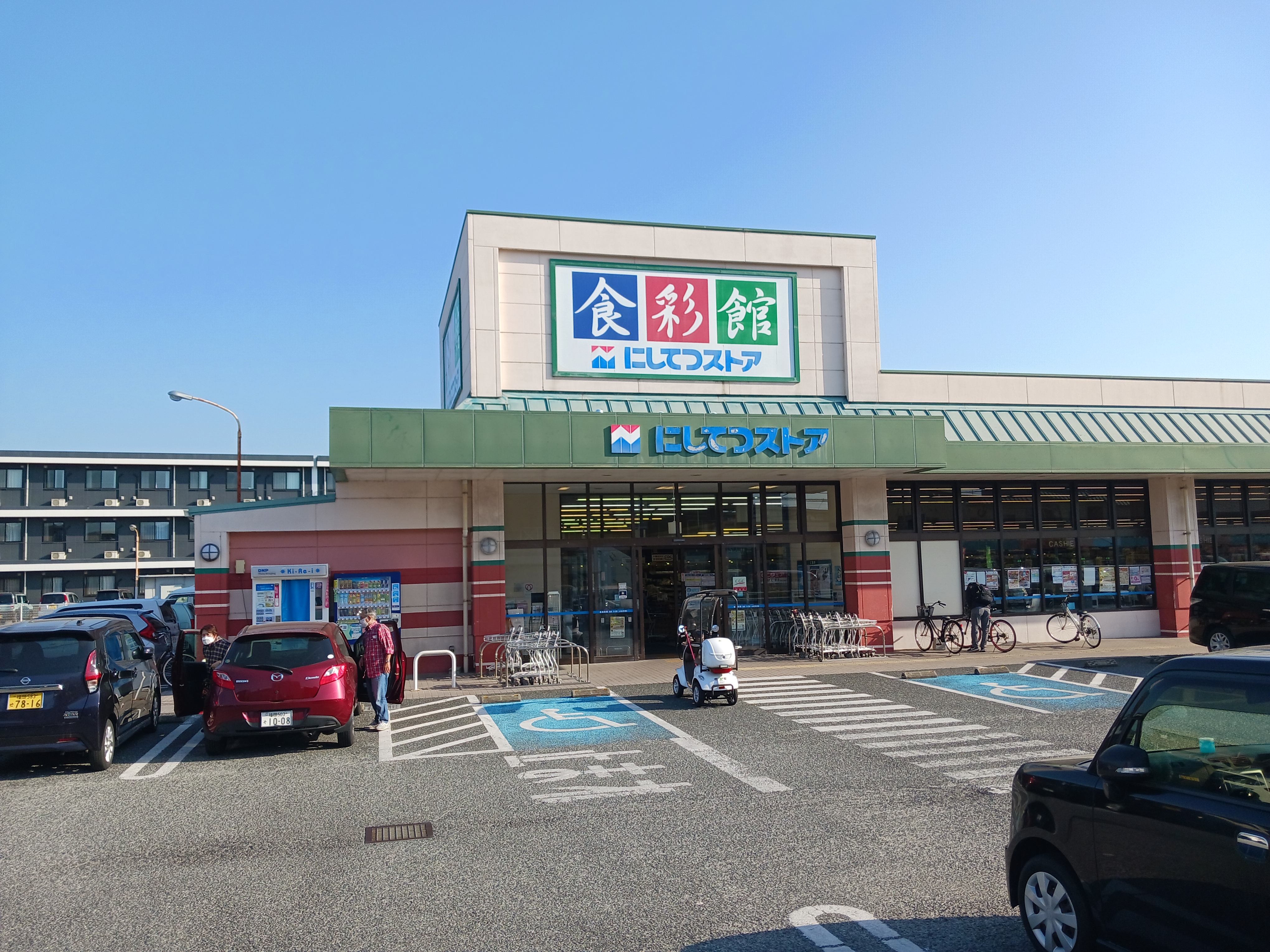 【西鉄ストア有田店】駐車場スペース（店内入口横） 販促プロモーションやキッチンカー出店に最適なスーパー屋外催事イベントスペース