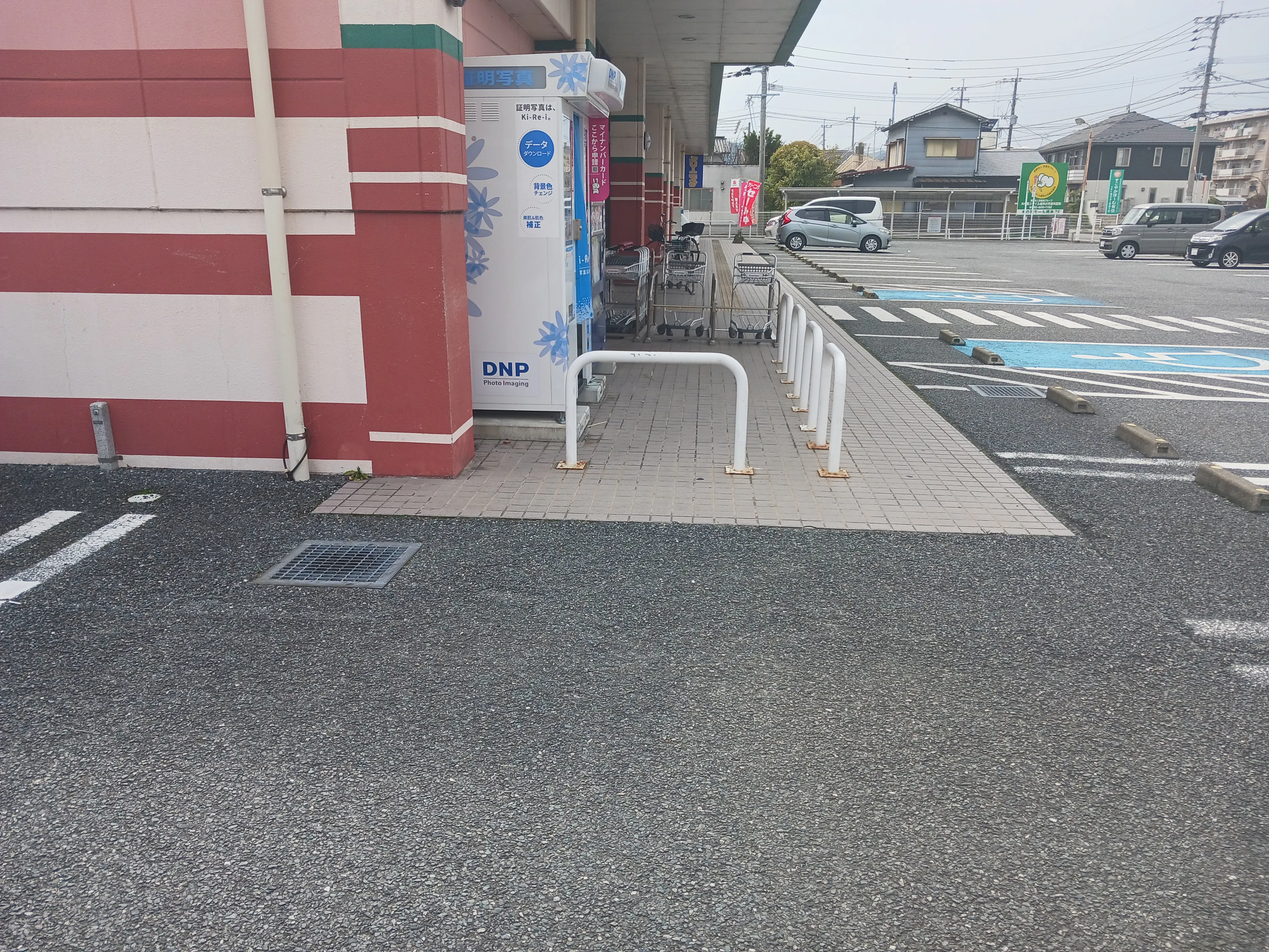 【西鉄ストア有田店】駐車場スペース（店内入口横） 販促プロモーションやキッチンカー出店に最適なスーパー屋外催事イベントスペース