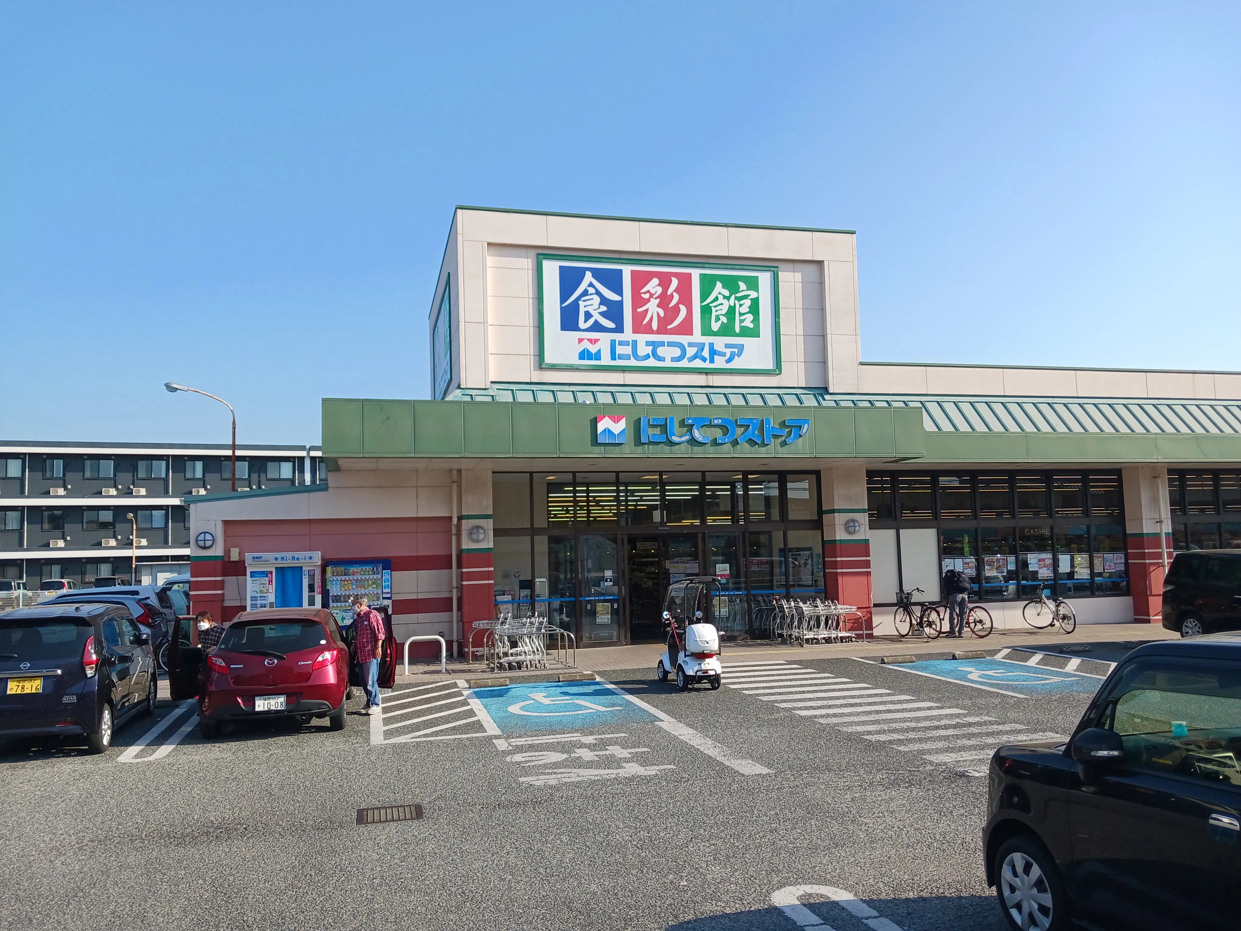 【西鉄ストア有田店】駐車場スペース(店内入口横) 販促プロモーションやキッチンカー出店に最適なスーパー屋外催事イベントスペース