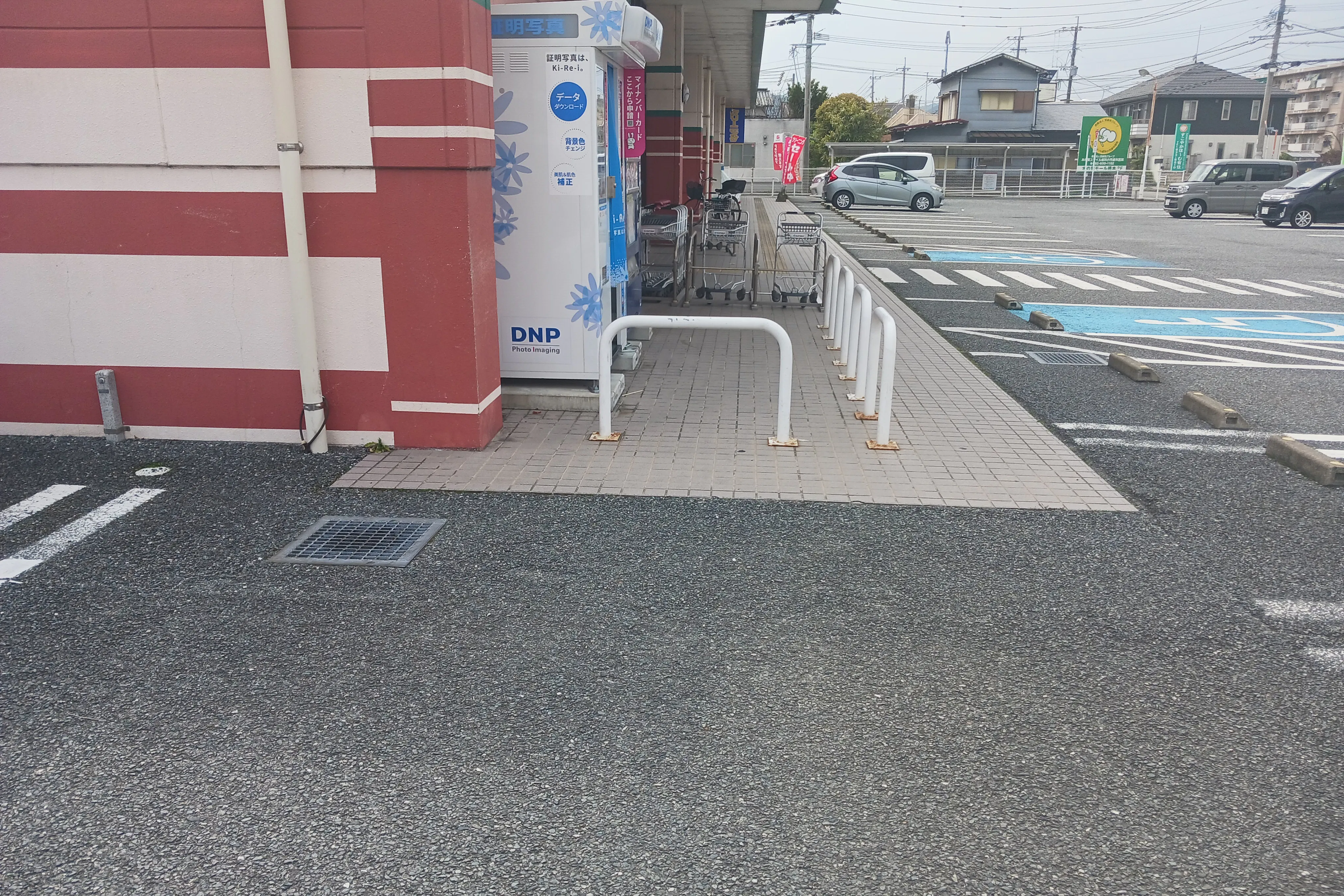 【西鉄ストア有田店】駐車場スペース(店内入口横) 販促プロモーションやキッチンカー出店に最適なスーパー屋外催事イベントスペース