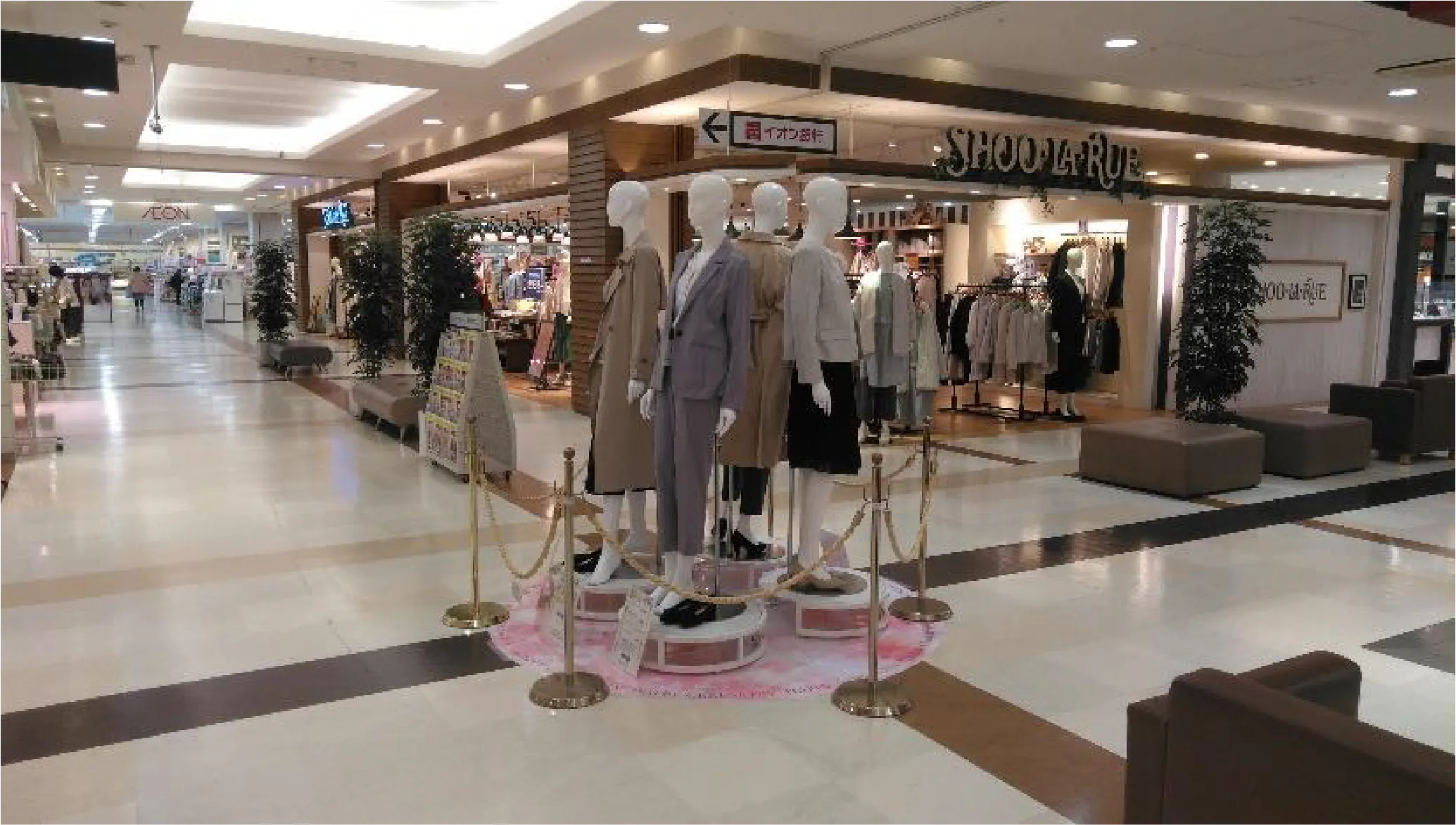 【イオン秦野】プロモーションに適した地域密着型のショッピングセンターの店内1Fクロックハウス前交差点スペース