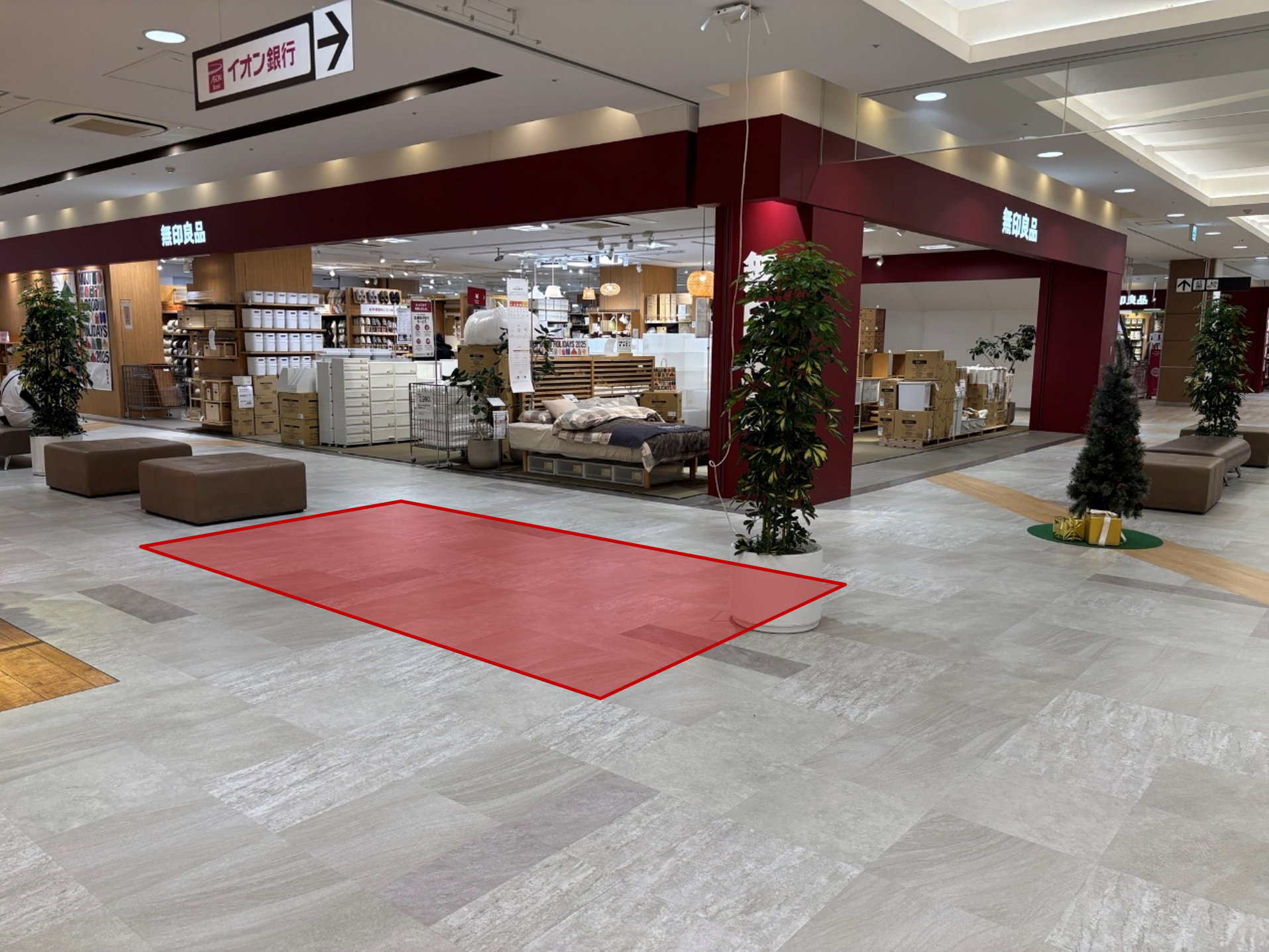 【イオン秦野】プロモーションに適した地域密着型のショッピングセンターの店内1Fクロックハウス前交差点スペース