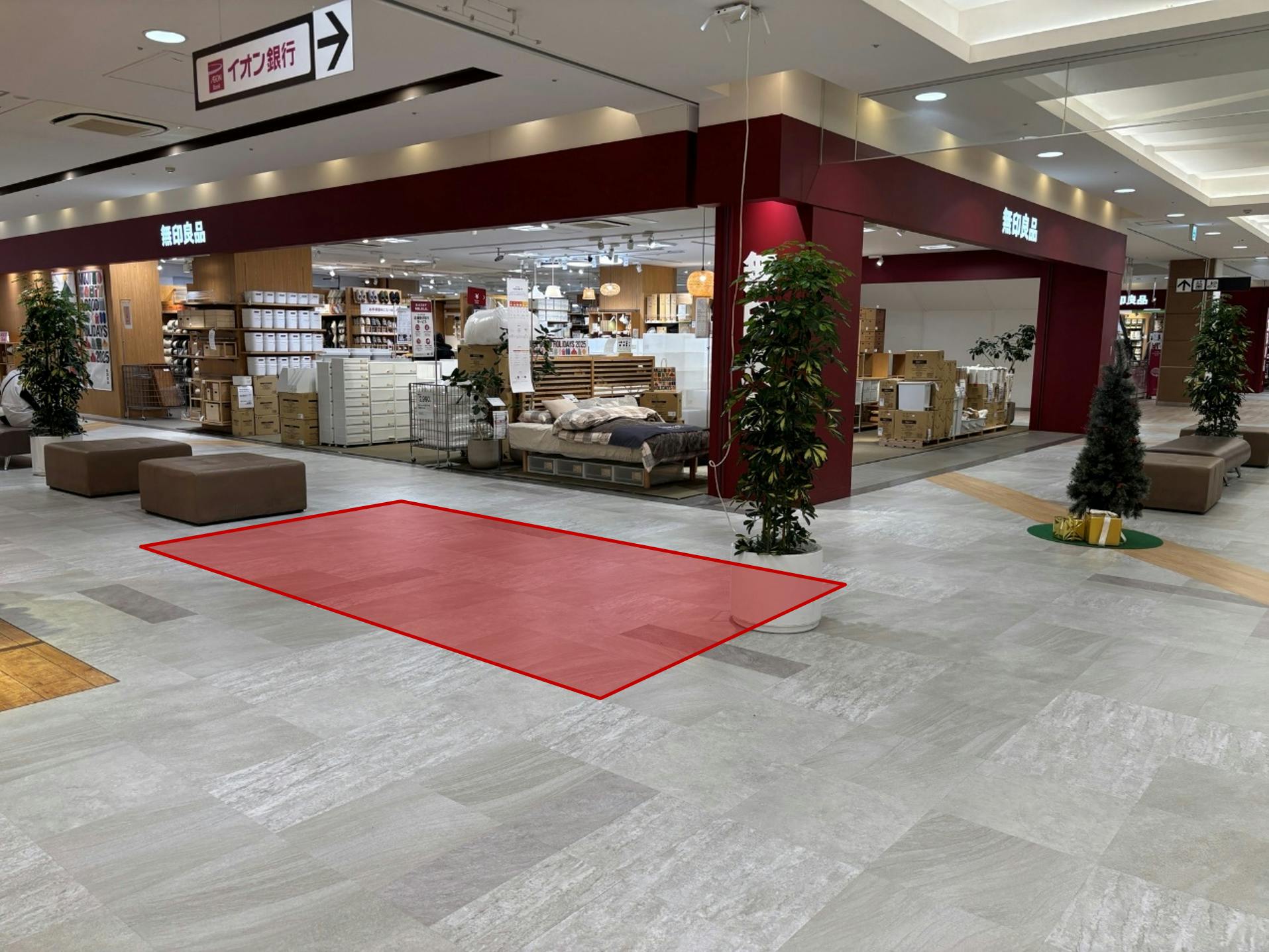 【イオン秦野】プロモーションに適した地域密着型のショッピングセンターの店内1Fクロックハウス前交差点スペースの画像