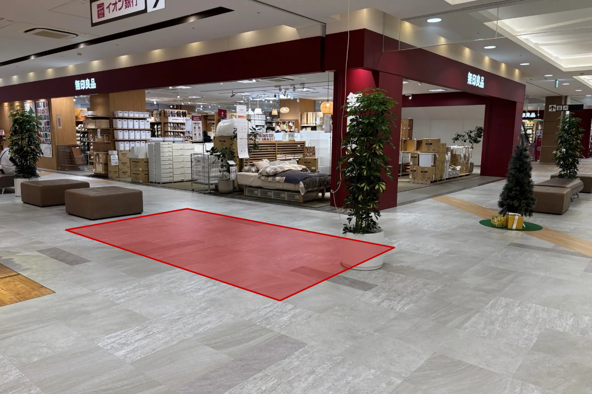 【イオン秦野】プロモーションに適した地域密着型のショッピングセンターの店内1Fクロックハウス前交差点スペース