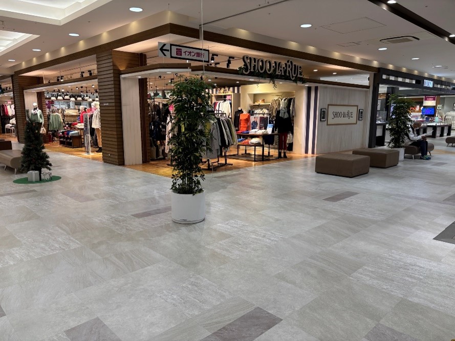 【イオン秦野】プロモーションに適した地域密着型のショッピングセンターの店内1Fクロックハウス前交差点スペース