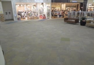 【イオンモール盛岡南/2FブリッジB】各種プロモーションイベントや物販イベントに最適な施設2階吹き抜け付近のイベントスペース