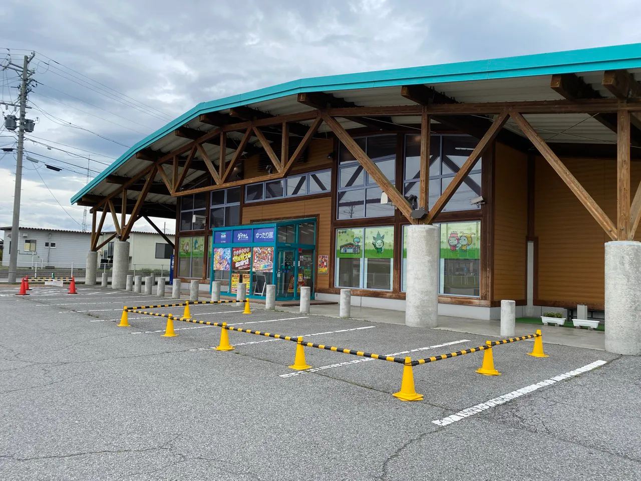 【ダイナム長野小諸店ゆったり館】キッチンカーやプロモーションイベントの開催に最適なアミューズメント施設のイベントスペース