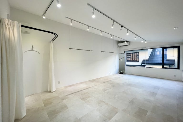 【薬院大通駅8分】天神・警固エリア|ポップアップストアやスタジオ撮影に利用可能なレンタルスペースの画像1