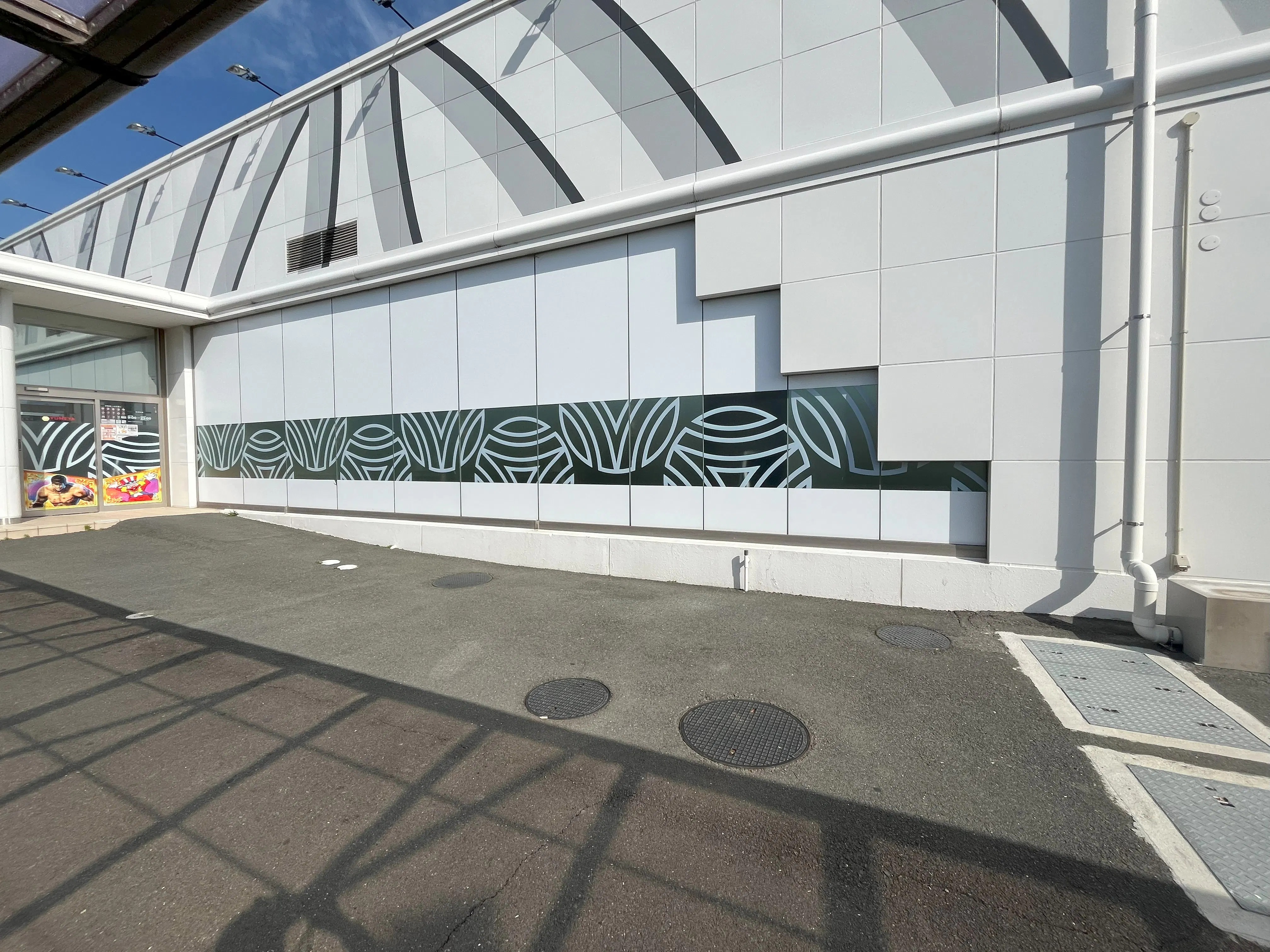 【夢屋浜松大柳店】キッチンカーやプロモーション等に最適なアミューズメント施設のイベントスペース（交換所側風除室付近）
