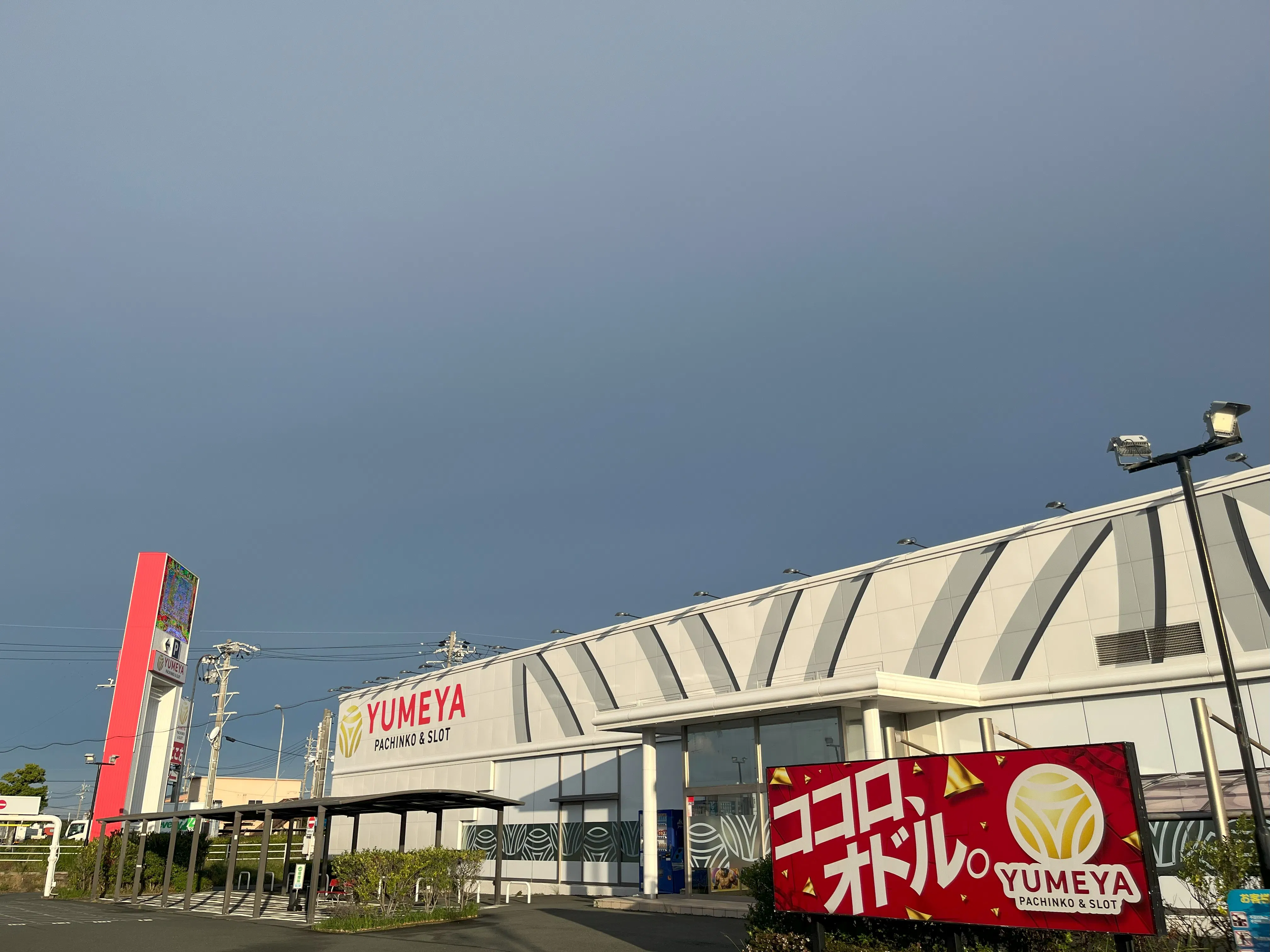【夢屋浜松大柳店】キッチンカーやプロモーション等に最適なアミューズメント施設のイベントスペース（交換所側風除室付近）