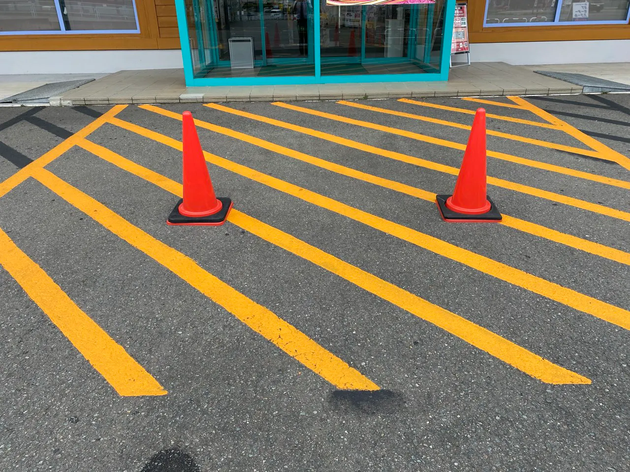 【ダイナム滝沢店ゆったり館】キッチンカーやプロモーションに最適なアミューズメント施設のイベントスペース(出入口正面前)
