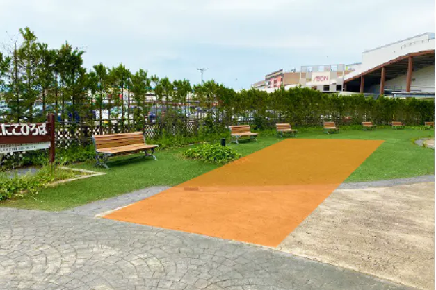 【イオンモールかほく*】中央入口にこにこ広場横(屋外)