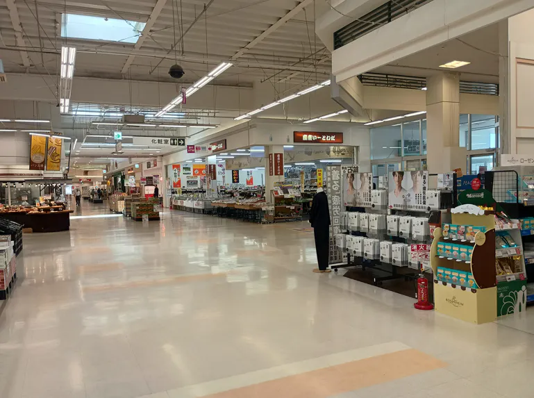 【イオンスーパーセンター十和田】食品入口横 販促プロモーションや物販に最適なスーパー店内催事イベントスペース