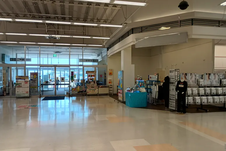 【イオンスーパーセンター十和田】食品入口横 販促プロモーションや物販に最適なスーパー店内催事イベントスペース