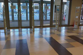 【イオン札幌西岡ショッピングセンター】羊ヶ丘通側出入口前