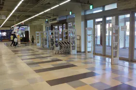 【イオン札幌西岡ショッピングセンター】羊ヶ丘通側出入口前