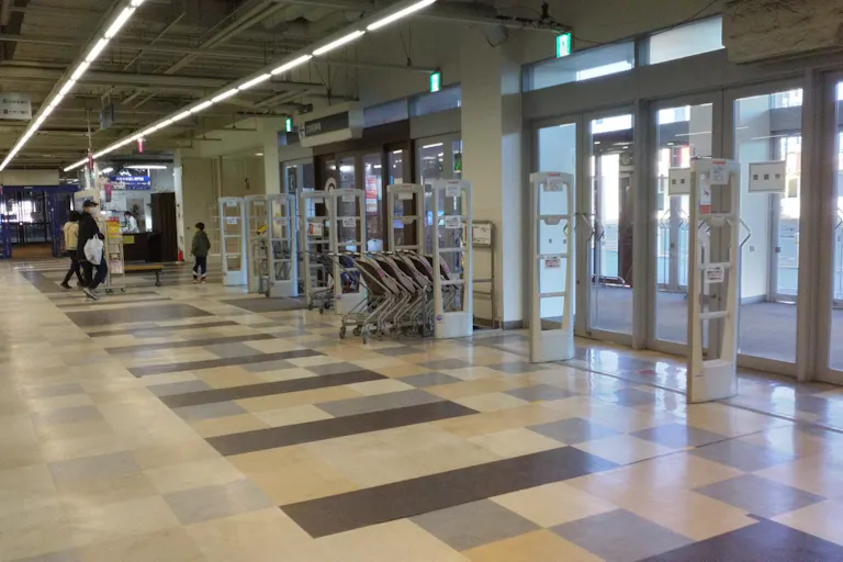 【イオン札幌西岡ショッピングセンター】羊ヶ丘通側出入口前の画像2