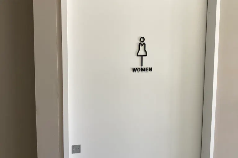 【インザグリーン西尾】男女別トイレ完備