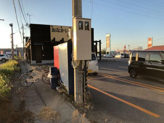 【フレスポよこて】キッチンカー利用に適した、自販機前屋外スペース