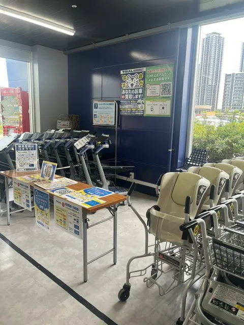 【スーパーセンタートライアルアイランドシティ店】風除室※ウォーターサーバーは利用いただけません