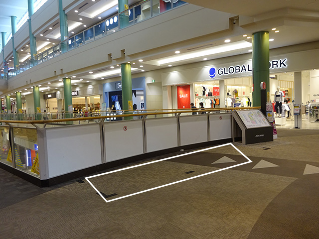 【イオンモール木曽川】サウスコート2階エスカレーター前