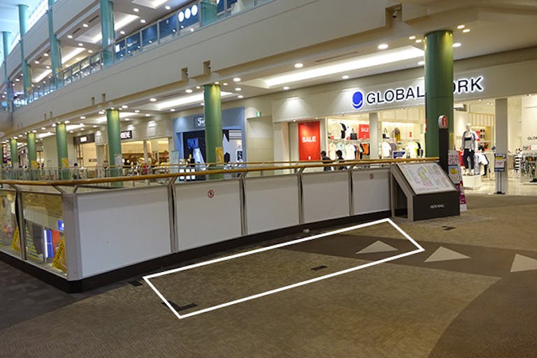 【イオンモール木曽川】サウスコート2階エスカレーター前の画像1