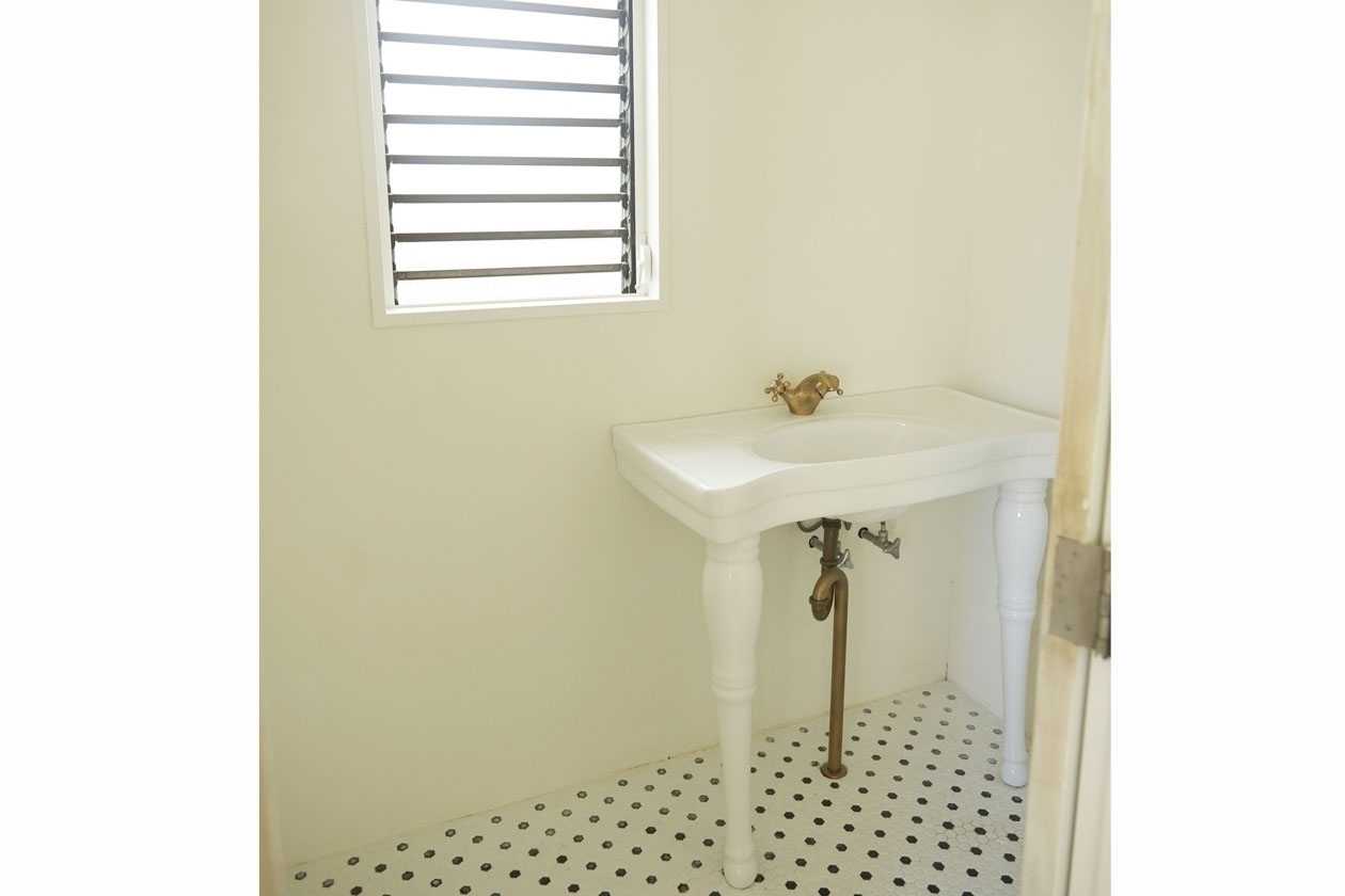 バスルーム横の洗面台です。