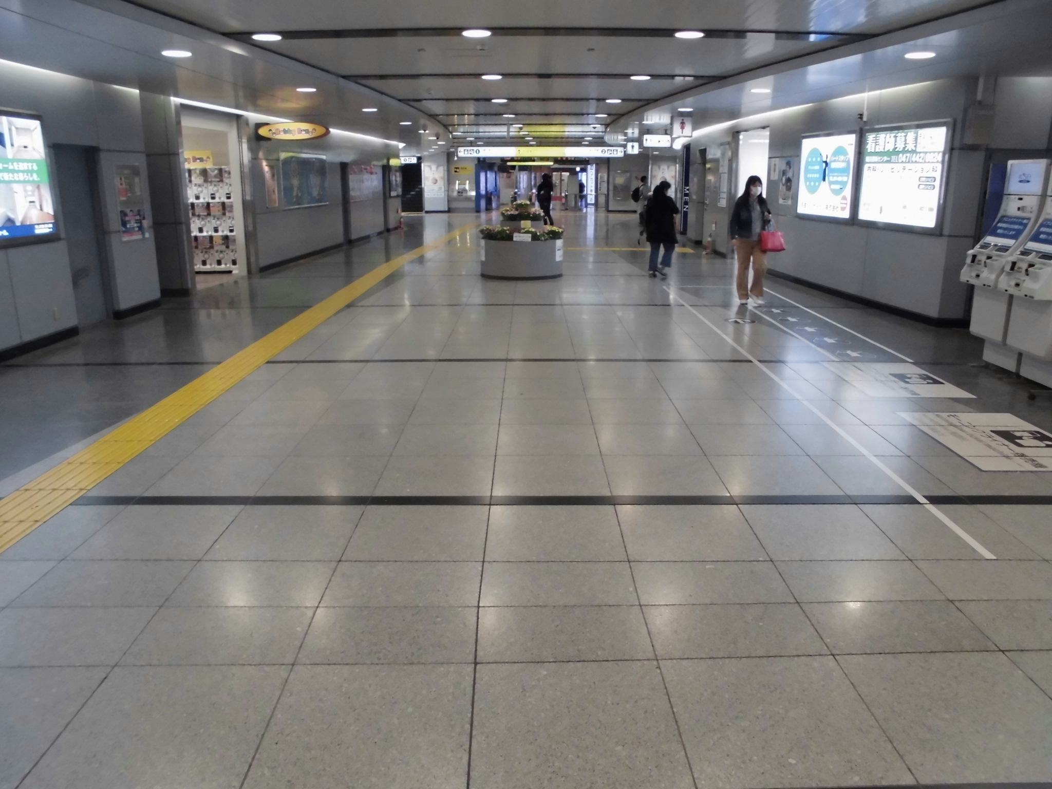 【京成船橋駅】（改札内）食物販やポップアップストアに最適な人の流動が多い改札前コンコース