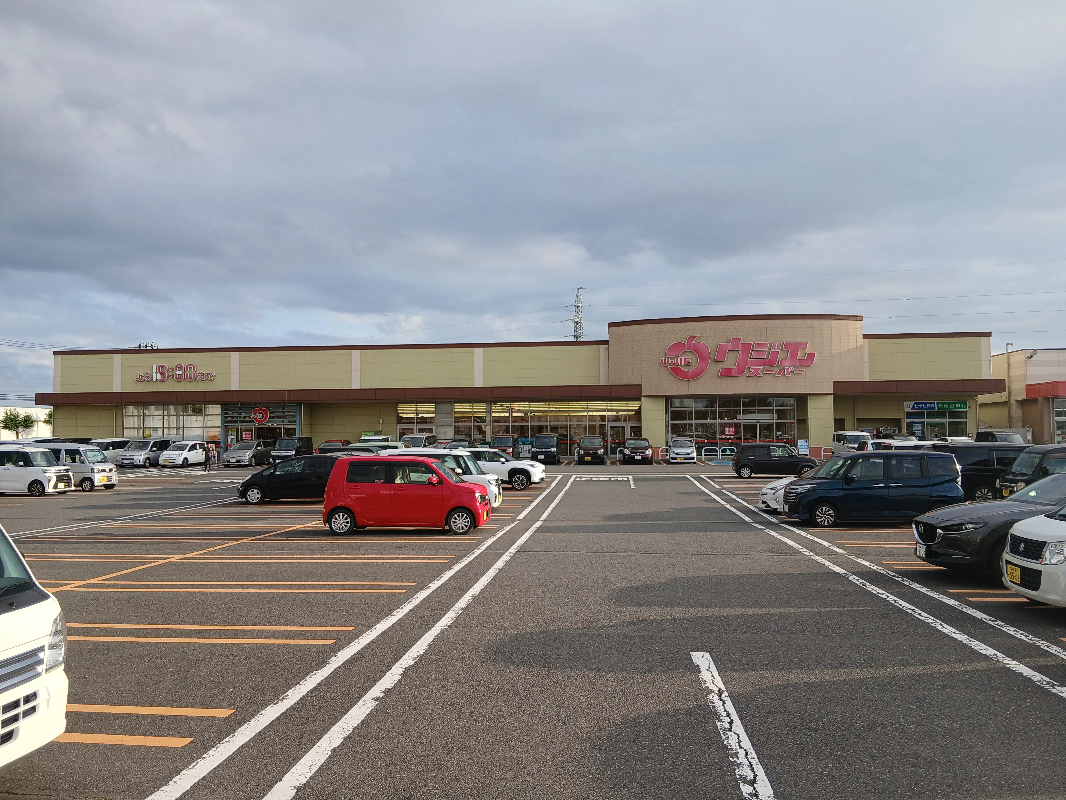 【ウジエスーパー美里店】販促プロモーションや食物販に最適な軒下①スペース