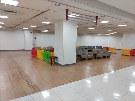 【イオン南陽店】各種プロモーションや物販、食物販のポップアップストアに最適な2階エスカレーター前のイベントスペース