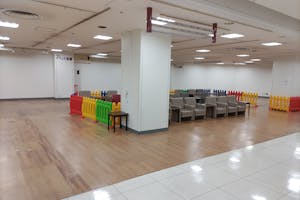 【イオン南陽店】各種プロモーションや物販、食物販のポップアップストアに最適な2階エスカレーター前のイベントスペース