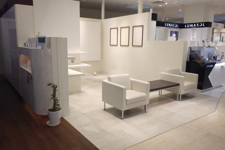 【東急百貨店たまプラーザ店】コスメやアロマ、雑貨など女性向け商品のポップアップストアに最適な百貨店コスメゾーンのイベントスペースの画像2