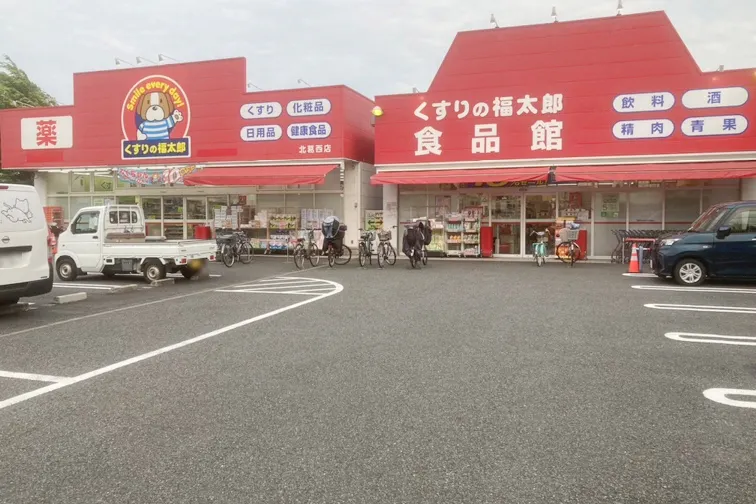 【くすりの福太郎北葛西店】キッチンカーや各種物販、PRイベントに最適なドラッグストア敷地内にあるスペース(中央駐車場)