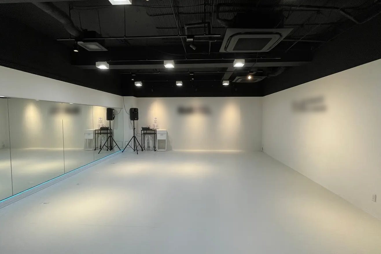【赤坂駅5分】展示会や撮影に適した白を基調としたレンタルスタジオ