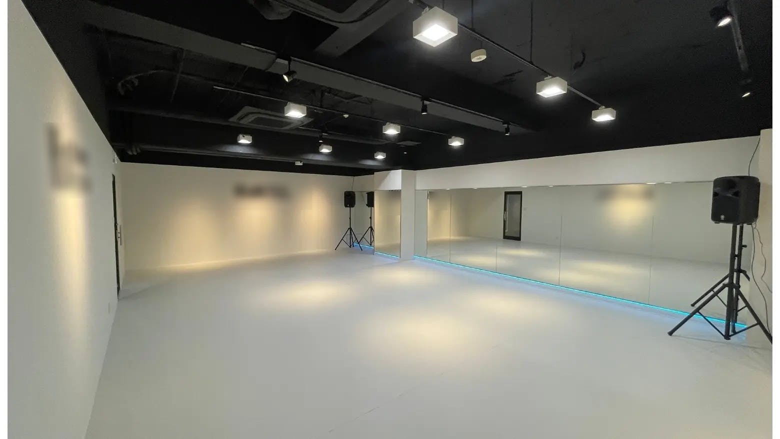 【赤坂駅5分】展示会や撮影に適した白を基調としたレンタルスタジオ