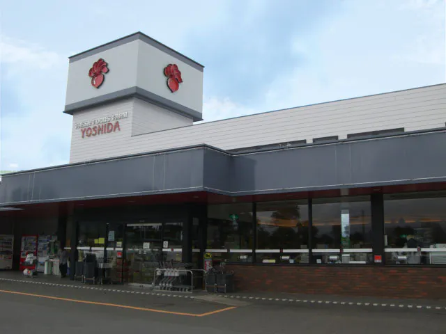 【スーパーよしだ鹿島店】販促プロモーション等のイベントに適した店内入り口の風除室スペース