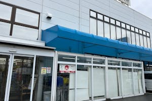 【フィッシングマックス泉大津店】キッチンカーやプロモーションに最適な店舗入口近くの駐車場スペース