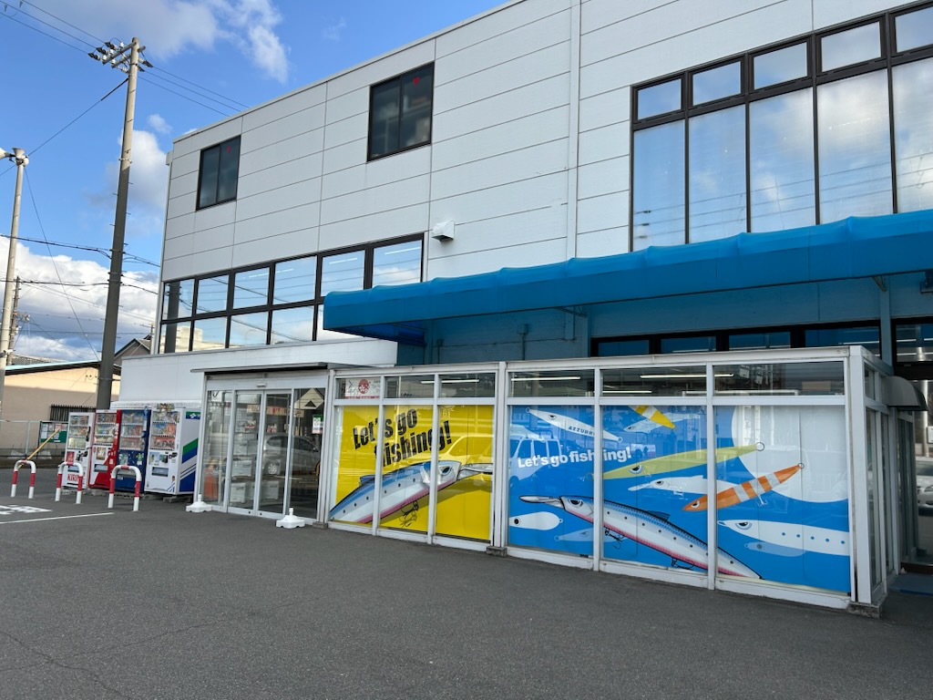 【フィッシングマックス泉大津店】キッチンカーやプロモーションに最適な店舗入口近くの駐車場スペース
