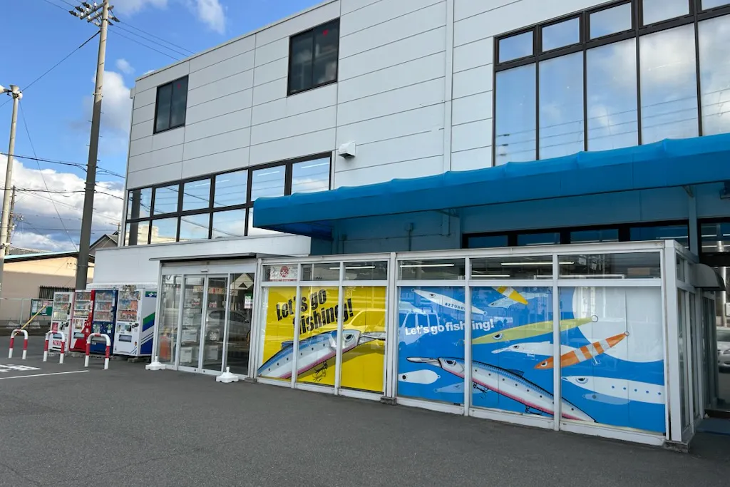 【フィッシングマックス泉大津店】キッチンカーやプロモーションに最適な店舗入口近くの駐車場スペース