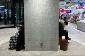 【COCONO SUSUKINO】「2階」物販のポップアップに最適な、エスカレーター付近の通行量が多いイベントスペース